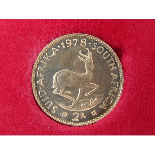 175 - South Africa 22ct Gold 2 Rand Coin in Case of Issue: Weight 8.0g