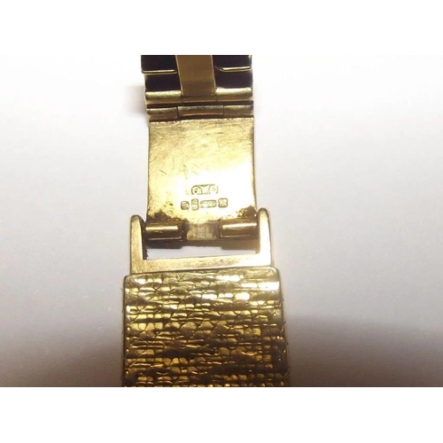 231 - Ladies Omega 18ct Gold 0.72ct Diamond Swiss Watch ~

This is a luxurious Swiss watch from Omega. It ... 