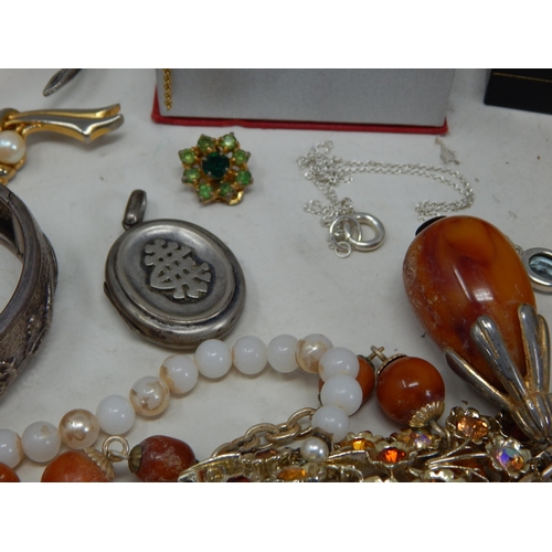 211 - Quantity of Costume Jewellery to Include Necklaces, Bracelets, Earrings etc.