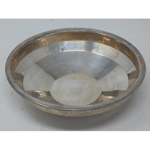 312 - Art Deco Silver Bon Bon Dish Hallmarked Birmingham 1933 by Alfred Dennison: Measures 12cm diameter: ... 