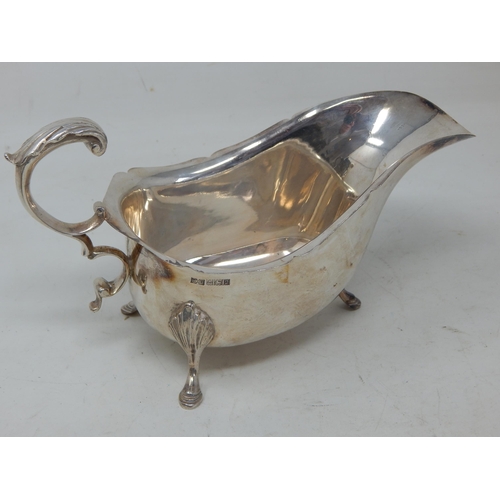 325 - Large Silver Gravy Boat Hallmarked Birmingham 1965 by Hampton Utilities: Weight 216g