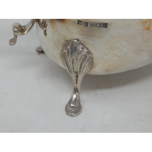 325 - Large Silver Gravy Boat Hallmarked Birmingham 1965 by Hampton Utilities: Weight 216g