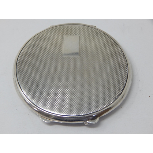 337 - Silver Compact Hallmarked Birmingham 1943 by Joseph Gloster: Measures 6.5cm diameter: Weight 54g