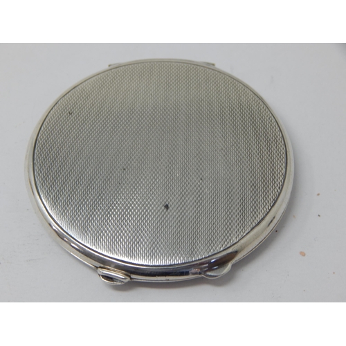 337 - Silver Compact Hallmarked Birmingham 1943 by Joseph Gloster: Measures 6.5cm diameter: Weight 54g