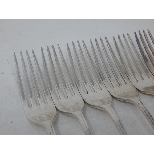 373 - 6 x Silver Dessert Forks Hallmarked Sheffield 1931 by Cooper Brothers: Length 17.5cm: Weight 268g