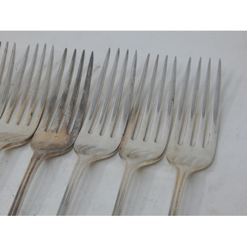 386 - 6 x Silver Dinner Forks Hallmarked Sheffield 1931/4 by Cooper Brothers: Length 20cm: Weight 400g