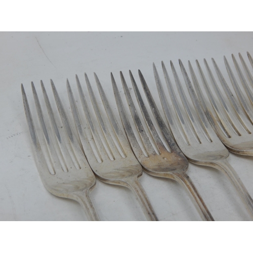 386 - 6 x Silver Dinner Forks Hallmarked Sheffield 1931/4 by Cooper Brothers: Length 20cm: Weight 400g