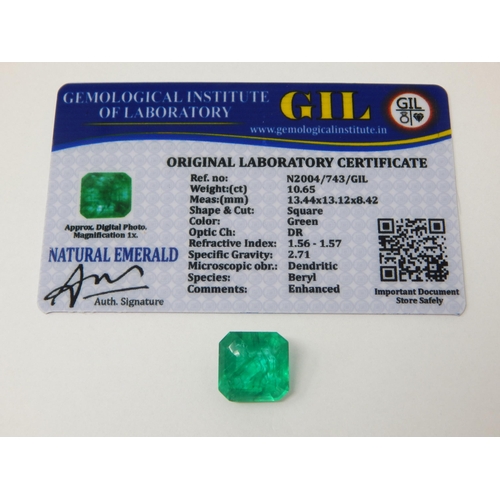 418 - A 10.65ct Square Cut Emerald with G.I.L Certificate of Authenticity.