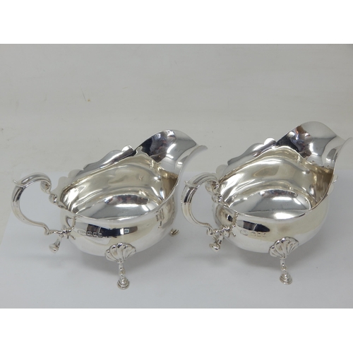 275 - Pair of Edwardian silver sauceboats, London 1901, 348g