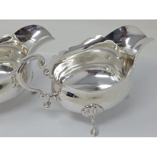 275 - Pair of Edwardian silver sauceboats, London 1901, 348g