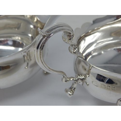 275 - Pair of Edwardian silver sauceboats, London 1901, 348g