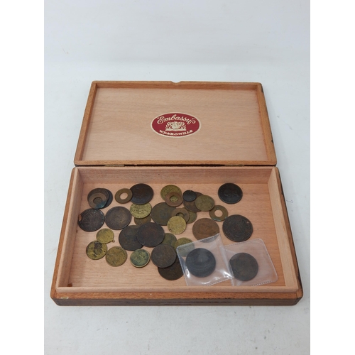 129 - Vintage cigar box containing a large selection of early coins including Australia Sugar Loaf Token 1... 