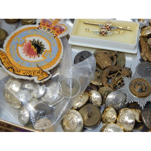 103 - A tin containing a large collection of RAF Cloth badges Military Buttons, etc (lot)