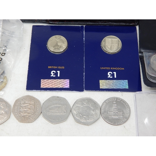 44 - Collection of modern coinage including Singapore Silver 10 Dollars 1976, 1979; Canada 1973 Proof Set... 