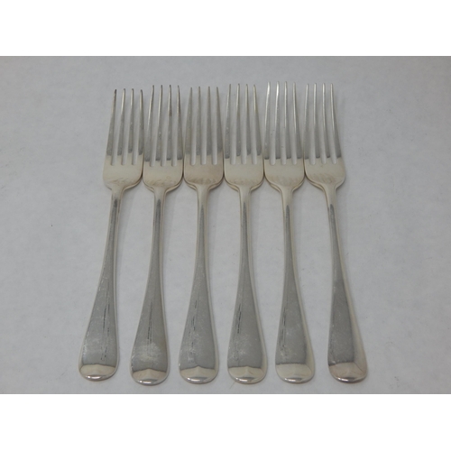 126 - 6 x Silver Dessert Forks Hallmarked London 1913 by Goldsmiths & Silversmiths: Length 17cm: Weight 29... 