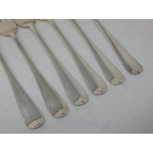 126 - 6 x Silver Dessert Forks Hallmarked London 1913 by Goldsmiths & Silversmiths: Length 17cm: Weight 29... 