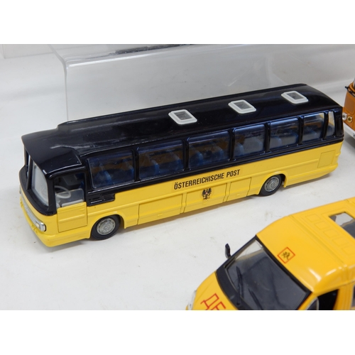 267 - Foreign Die Cast Model Buses & Coaches: From The Estate of a Private Collector (9)