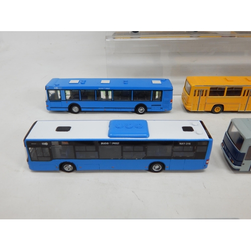 271 - Foreign Model Buses & Coaches: From The Estate of a Private Collector (16)