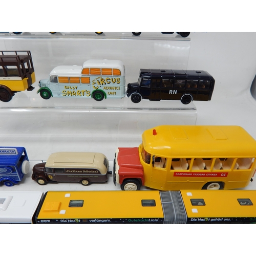 274 - Various Model Buses & Coaches etc: From The Estate of a Private Collector (25)