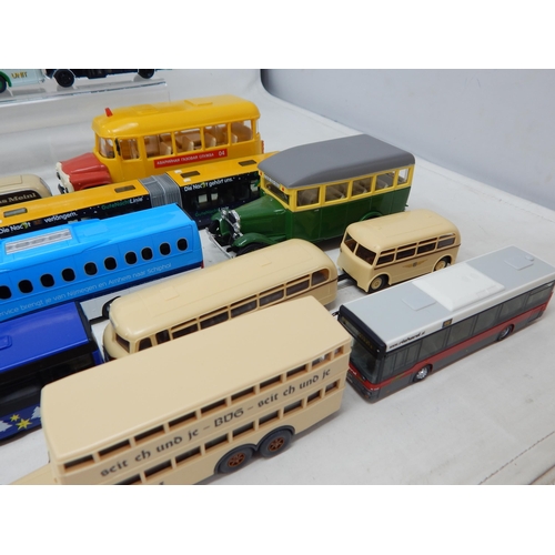 274 - Various Model Buses & Coaches etc: From The Estate of a Private Collector (25)