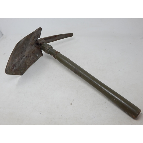 293 - 1970's Military Spade/Pickaxe: Measures 65cm