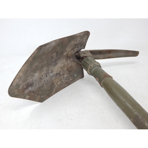 293 - 1970's Military Spade/Pickaxe: Measures 65cm