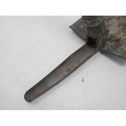 293 - 1970's Military Spade/Pickaxe: Measures 65cm