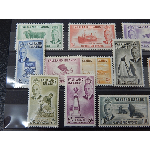 370 - Falkland Islands KGVI 1952 Set SG172/185 MH (cat £180).