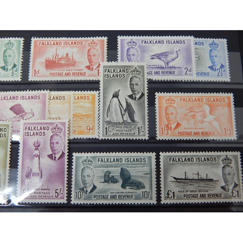 370 - Falkland Islands KGVI 1952 Set SG172/185 MH (cat £180).