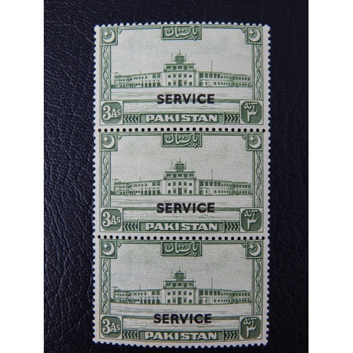 411 - Pakistan 3as Green overprinted Service Strip Of 3 UMM