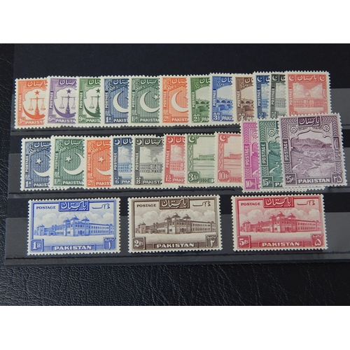 414 - PAKISTAN 1948 SG 24-43A MH (CAT £180).