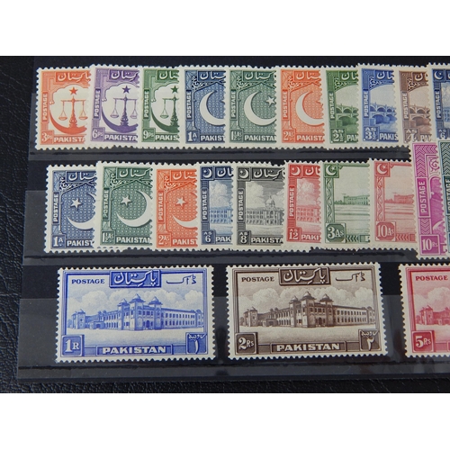 414 - PAKISTAN 1948 SG 24-43A MH (CAT £180).