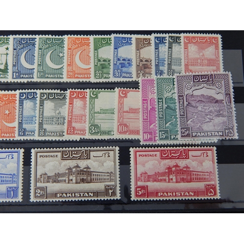 414 - PAKISTAN 1948 SG 24-43A MH (CAT £180).