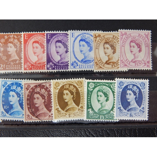 188 - GB QEll 1955-58 Orange-red to 1/6d grey-blue (ex-2d red-brown) UM except 11d FU
wmk St Edwards Cross... 