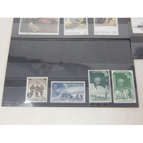 522 - A selection of stamps from Australia, including The Kangaroo and map 1913 Australia
1d in holder.