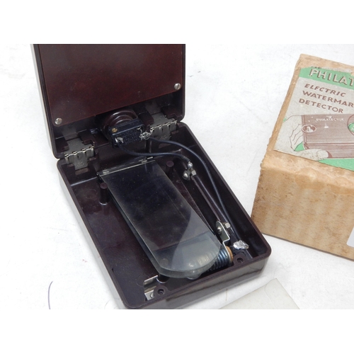 776 - Vintage complete with box Philatector. Electric Watermark detector.