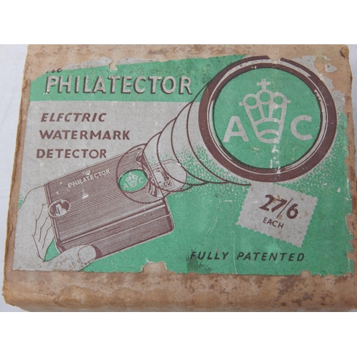 776 - Vintage complete with box Philatector. Electric Watermark detector.