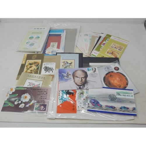 905 - Superb selection of China Mint stamps many still in original Glassines