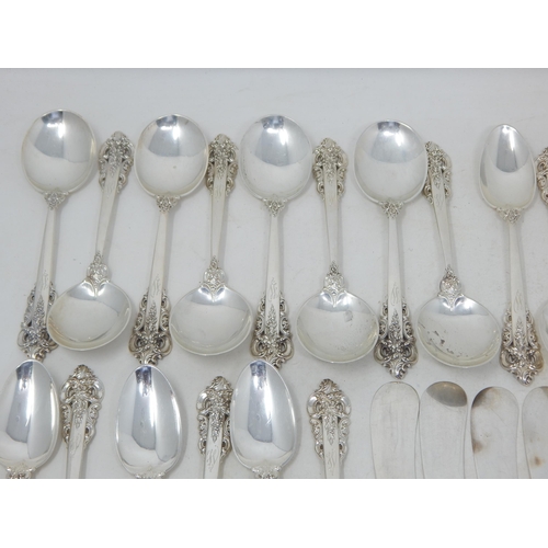 405 - Wallace Sterling Silver Grand Baroque Pattern Cutlery Purchased From Macy's New York Consisting of:
... 