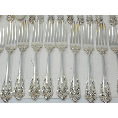 405 - Wallace Sterling Silver Grand Baroque Pattern Cutlery Purchased From Macy's New York Consisting of:
... 