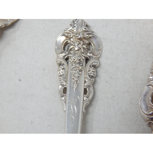 405 - Wallace Sterling Silver Grand Baroque Pattern Cutlery Purchased From Macy's New York Consisting of:
... 