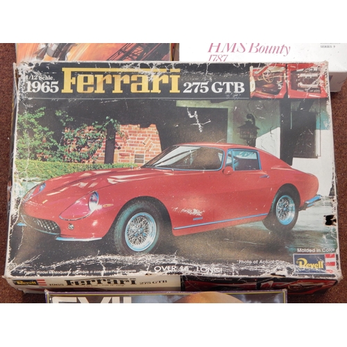 578 - A Quantity of Vintage Unbuilt Models Including: 1965 ferrari 275 GTB, Apollo Saturn V, HMS Bounty, E... 