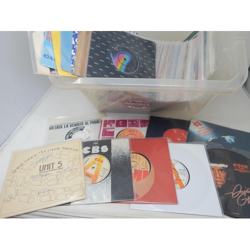 582 - A collection of 100 single 45rpm records all records are housed in plastic protective sleeves from t... 