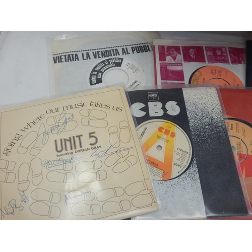 582 - A collection of 100 single 45rpm records all records are housed in plastic protective sleeves from t... 