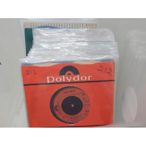 582 - A collection of 100 single 45rpm records all records are housed in plastic protective sleeves from t... 