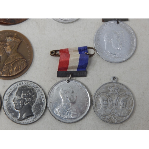 72 - Collection of Royal Commemorative Medals & Medallions