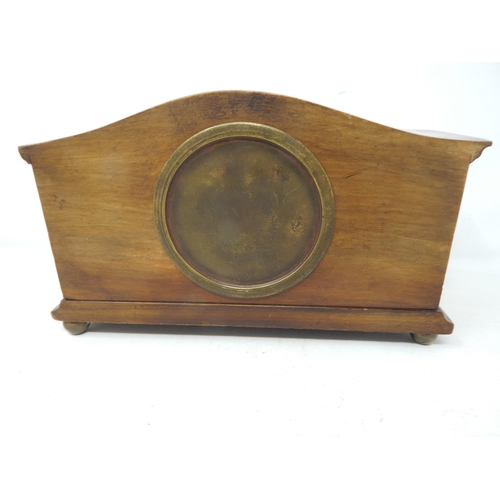 540 - 1920's Wooden Cased Mantel Clock with Brass Columns: Key wind with French Drum Movement. Complete wi... 