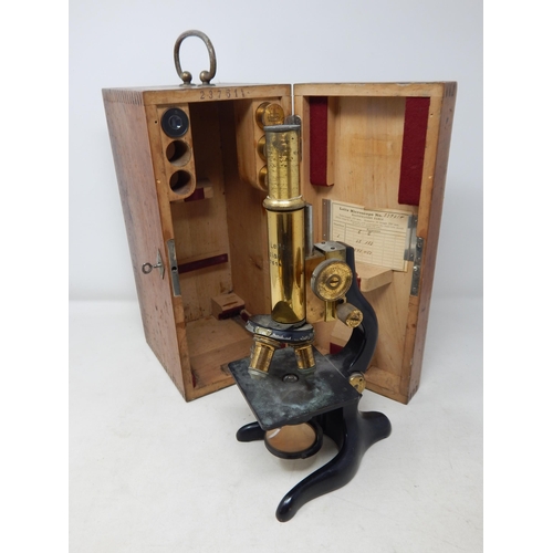 541 - Antique E. Leitz Wtzlar Brass & Cast Iron Microscope Serial No: 237614 in Original Fitted Wooden Cas... 