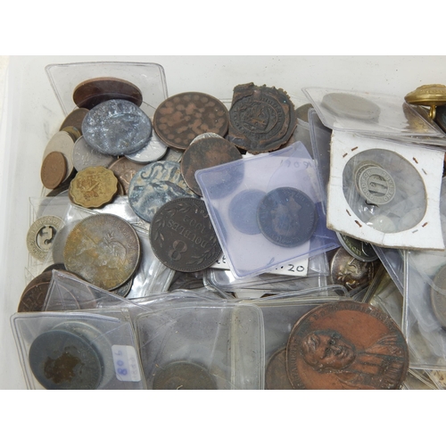 116 - Tub Containing a Large Quantity of Unsorted C19th & Later Coinage, Medallions etc: Sorting will Rewa... 