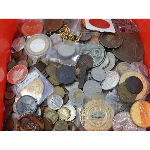 117 - Tub Containing a Large Quantity of Unsorted C19th & Later Coinage, Medallions etc: Sorting will Rewa... 